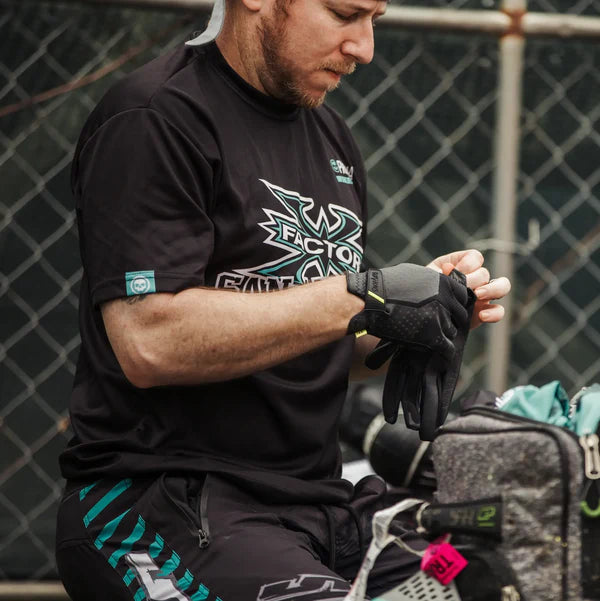 Infamous Pro DNA Sicario Gloves